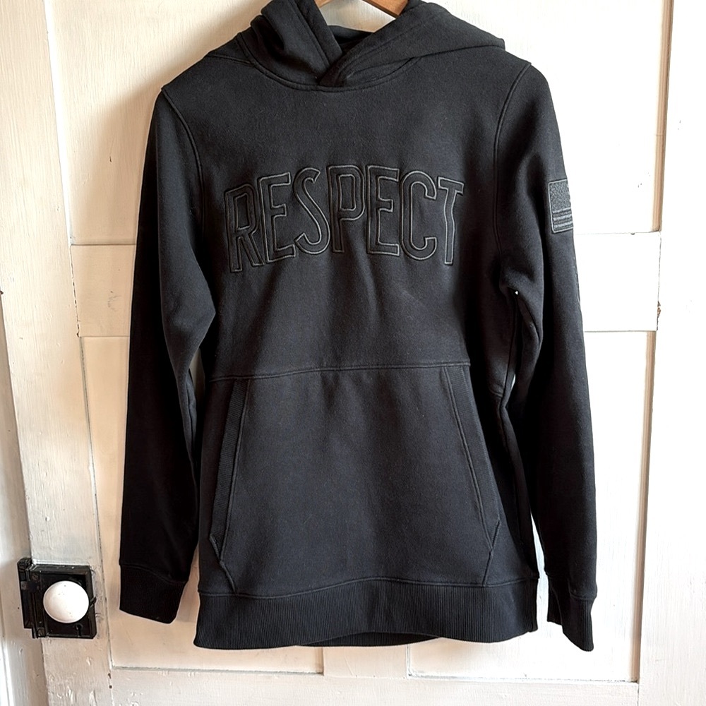 Under Armour Respect Hooded Sweatshirt Embroidered Flag Size Small Black